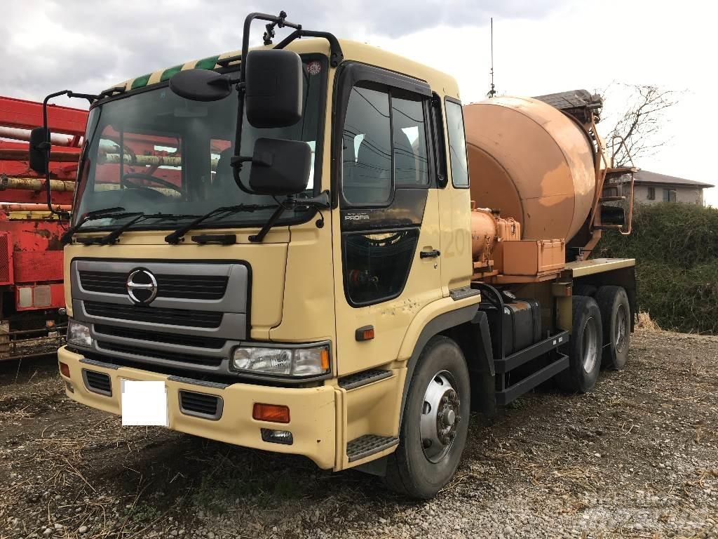 Hino FS2PKG10527 Betoneiras