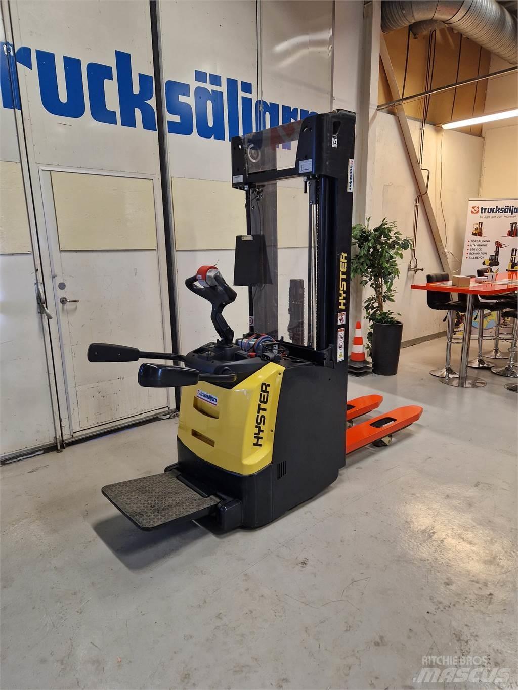 Hyster S1.4S IL Empilhador para operador externo