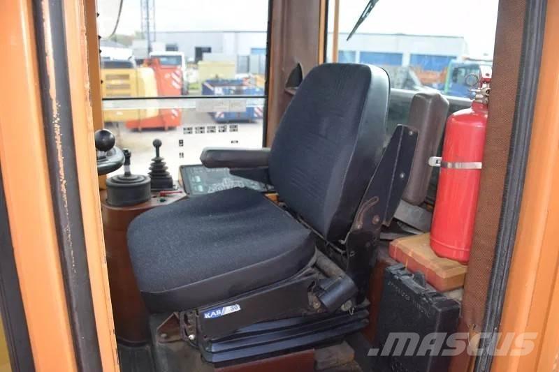 CASE 821B Carregadeiras de rodas