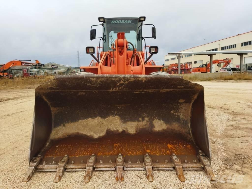 Doosan DL 300 Carregadeiras de rodas