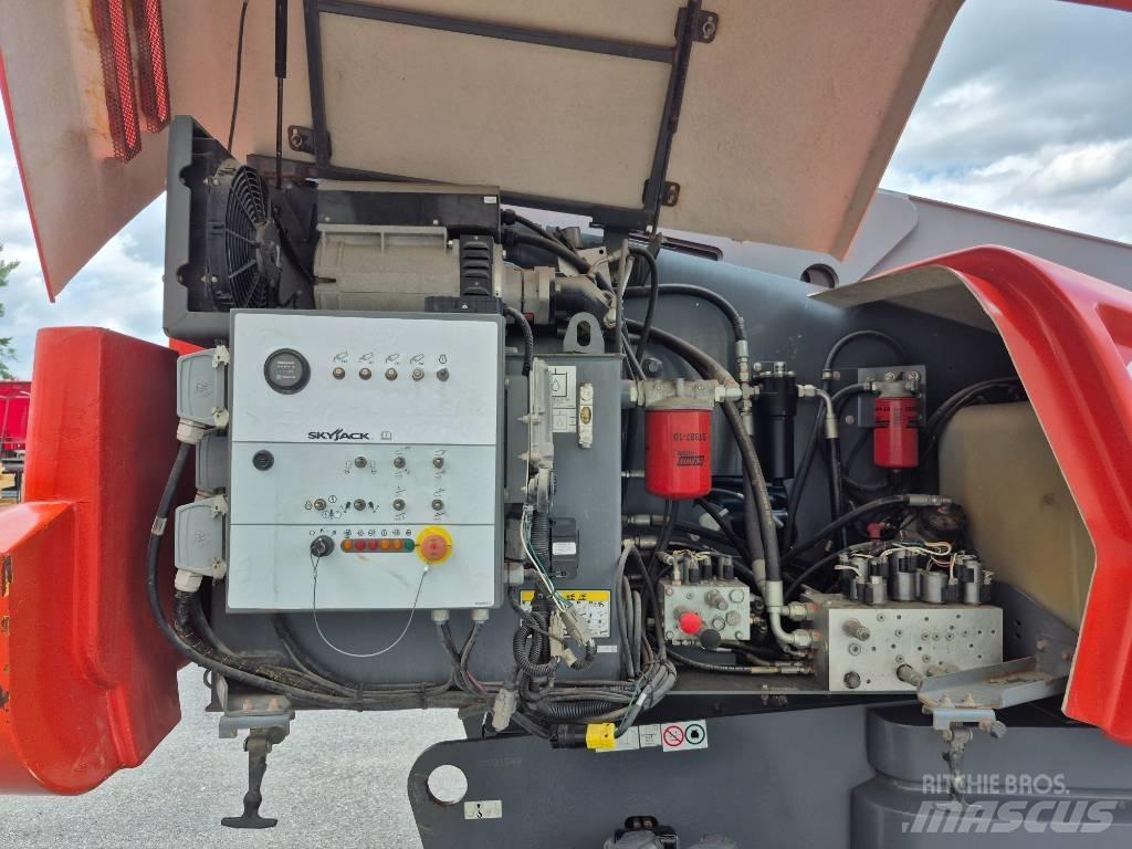 SkyJack SJ 66 T Elevadores braços articulados