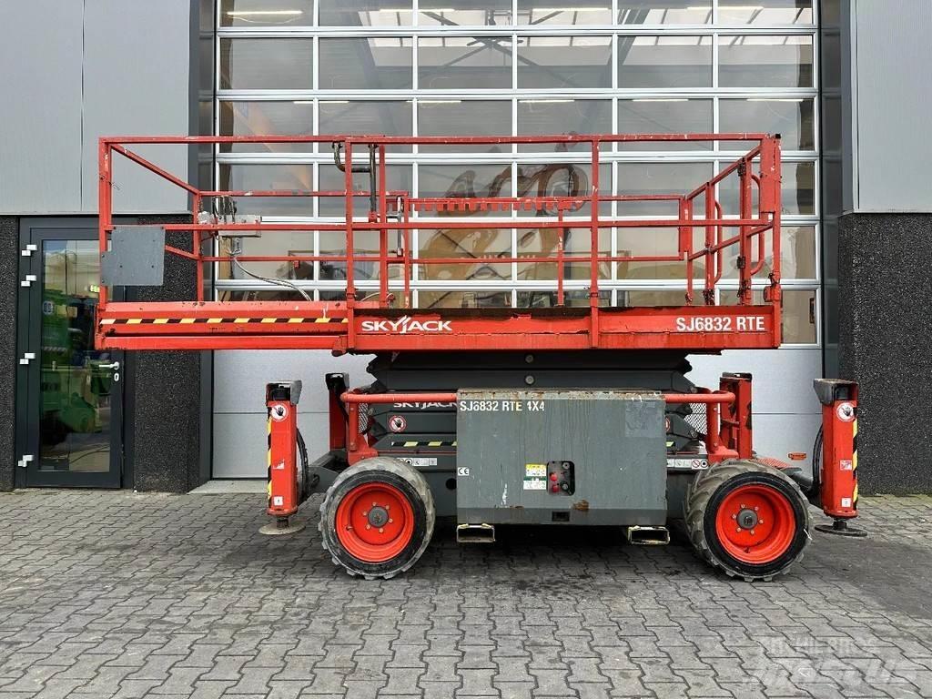 SkyJack SJ6832 RTE Elevadores de tesoura