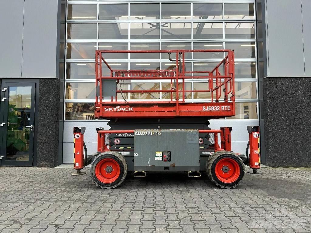 SkyJack SJ6832 RTE Elevadores de tesoura