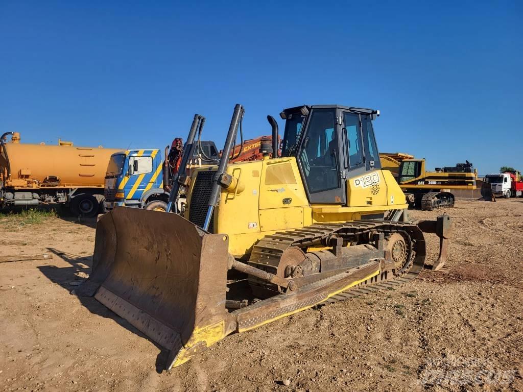 New Holland D 180 Dozers - Tratores rastos