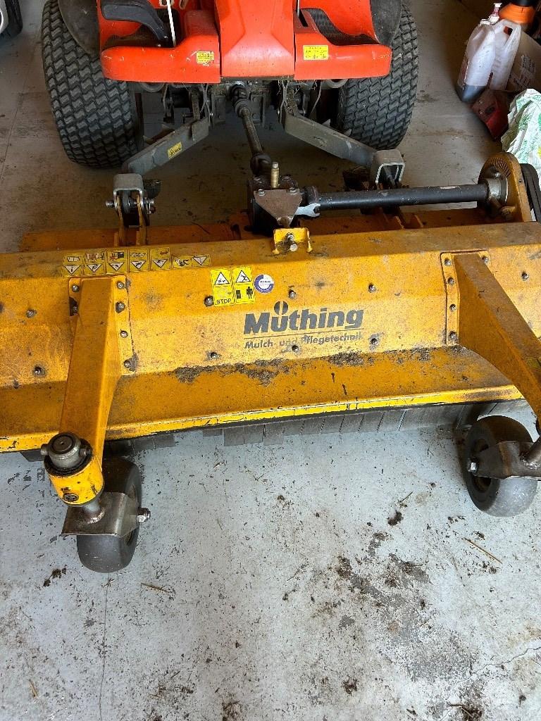 Kubota F 251 Corta-Relvas montadas e arrastadas