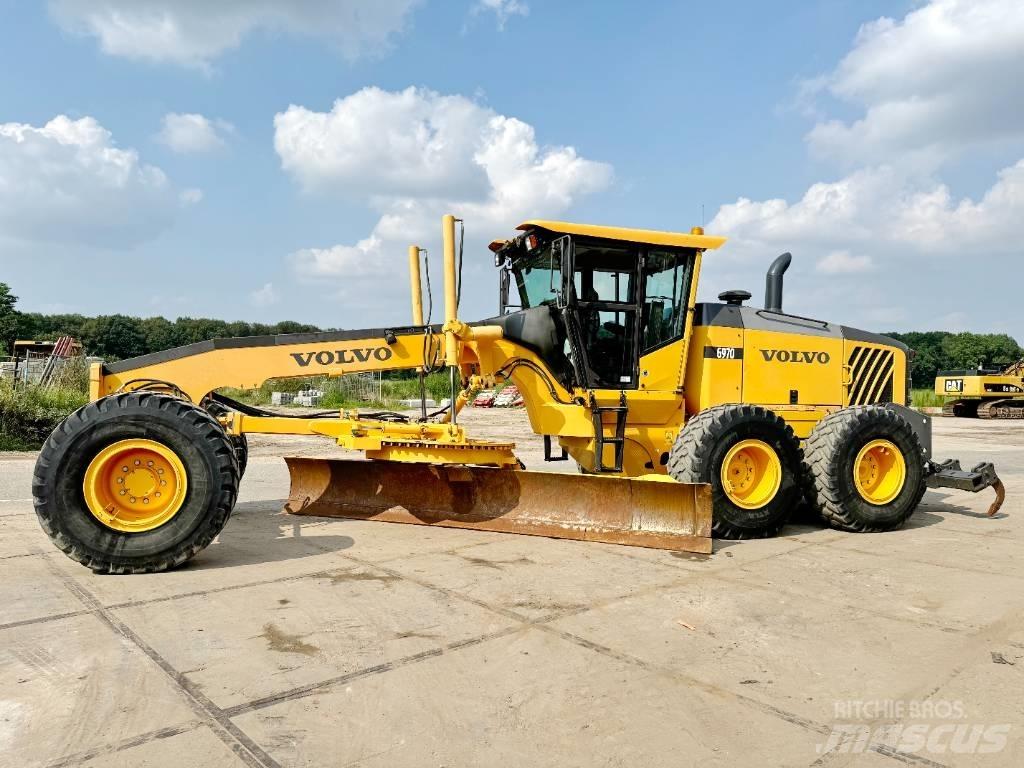 Volvo G970 + RIPPER Motoniveladoras