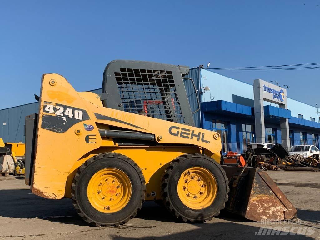 Gehl 4240 Minicarregadeiras