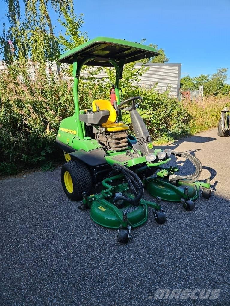 John Deere 7400 A Corta-Relvas Rough, trim and surrounds