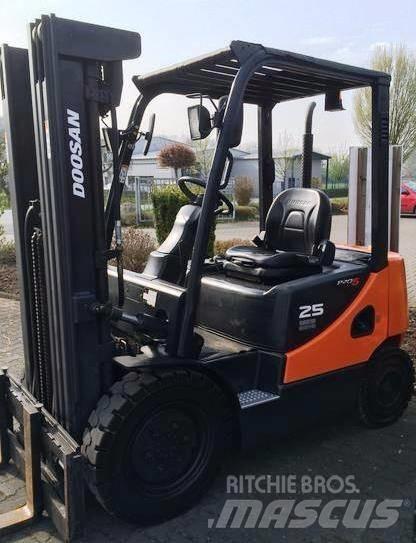 Doosan D25S-5 Empilhadores Diesel