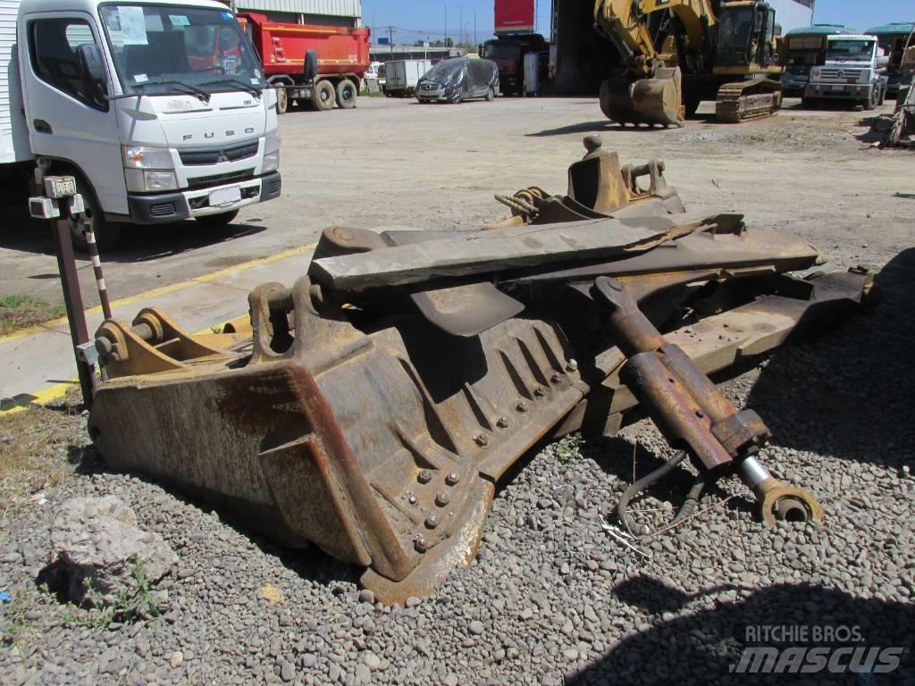 CAT D8T-15 Dozers - Tratores rastos