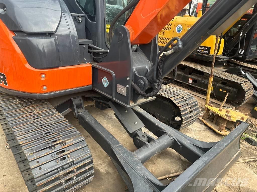 Hitachi ZX68USR-5A Miniescavadeiras