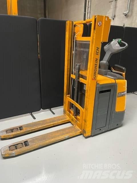 Jungheinrich ERC 212 Empilhador para operador externo