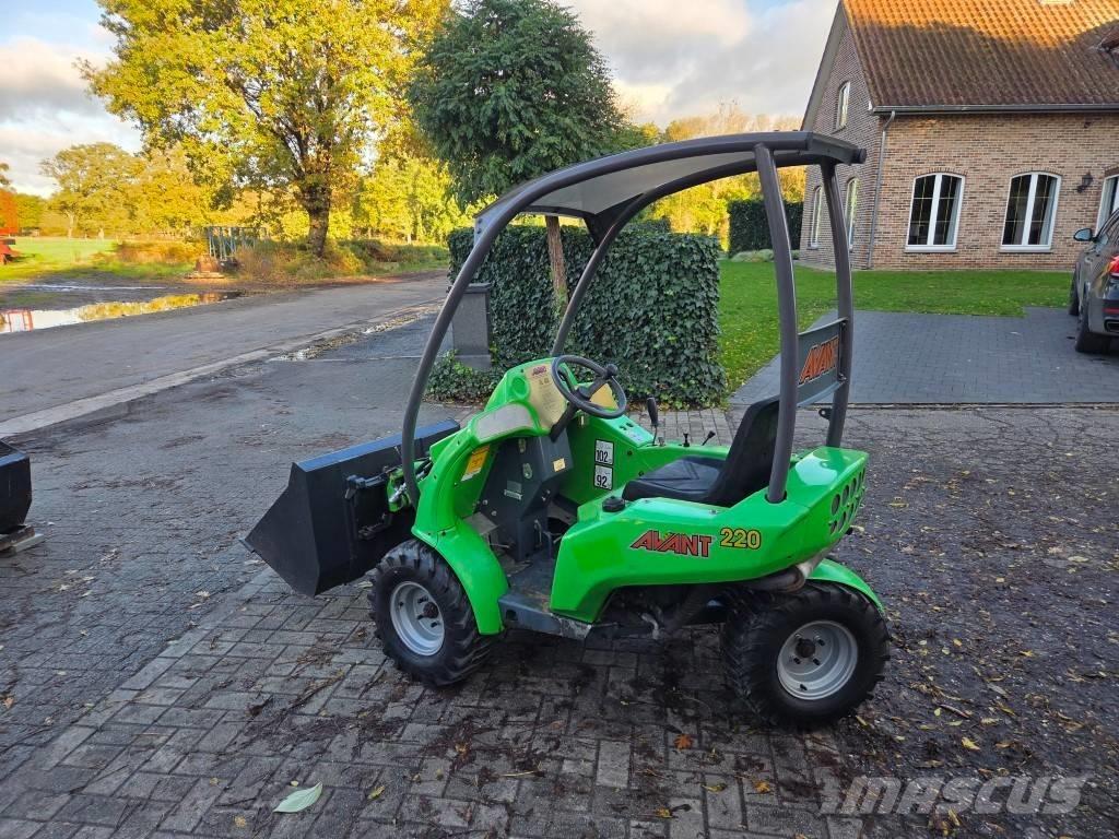 Avant 220 Carregadora multifunções