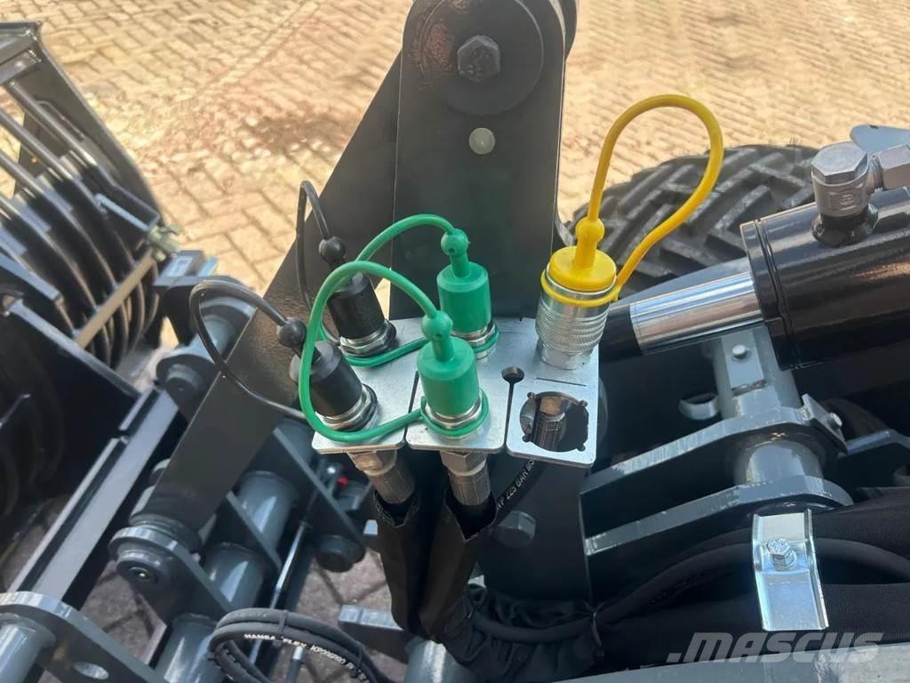 GiANT G2700 Mini carregadoras