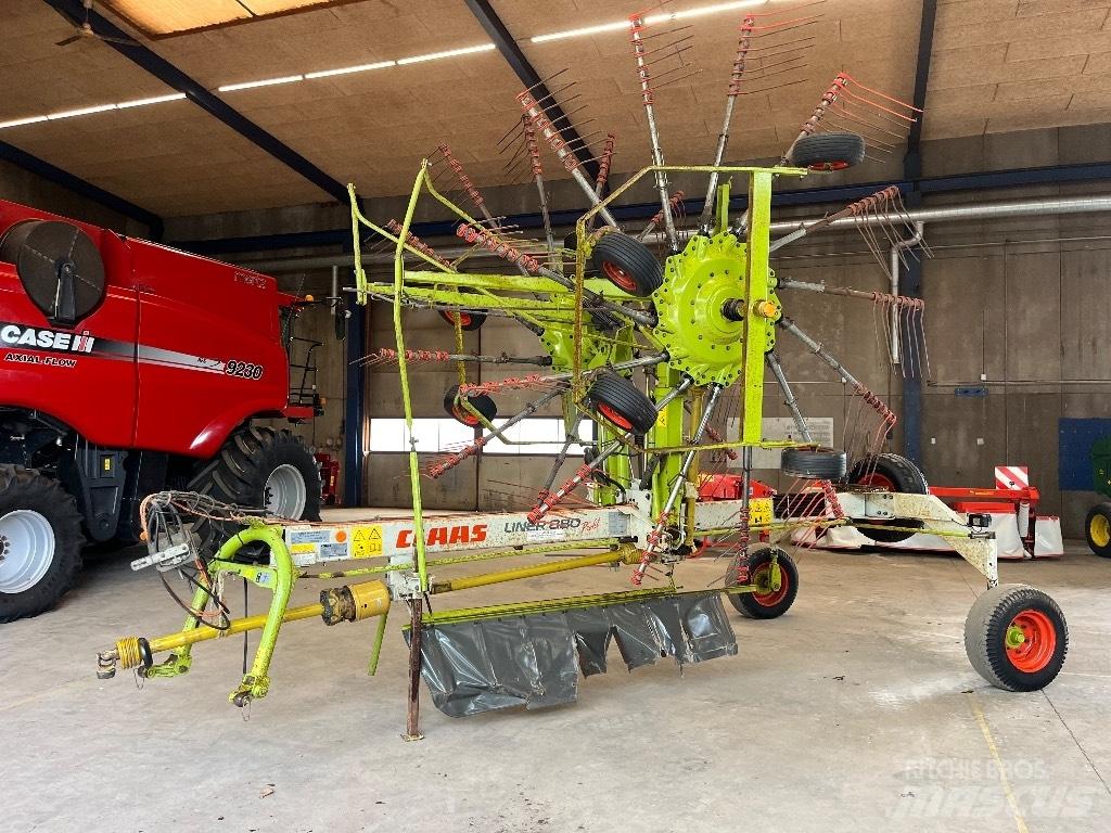 CLAAS Liner 880 L Ancinho virador