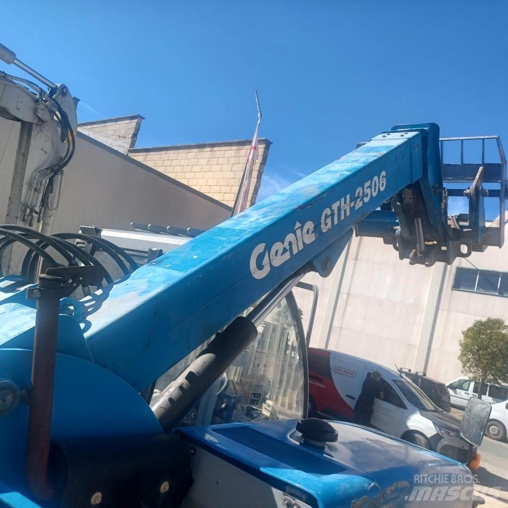 Genie GTH 2506 Manipulador telescópico