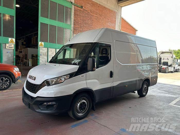 Iveco 35S16 Carrinhas de caixa fechada