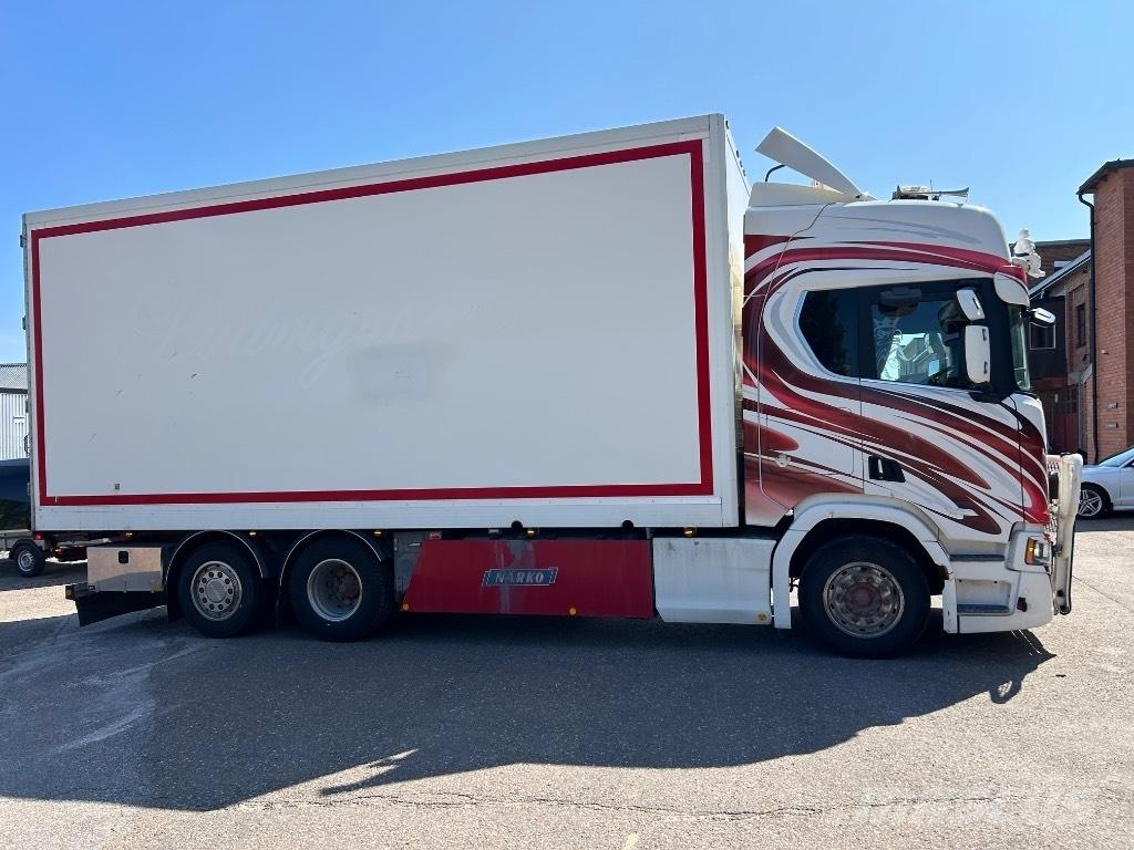 Scania R 650 6x2 Caminhões de caixa fechada