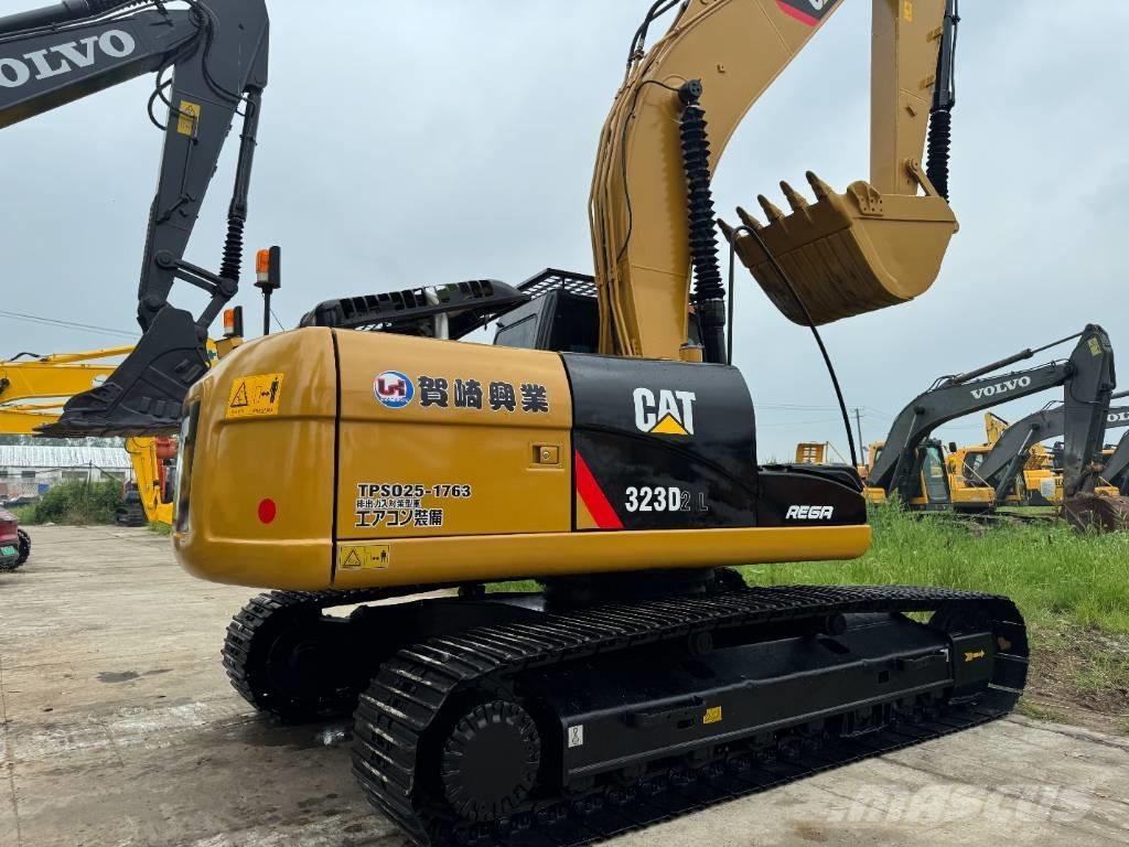 CAT 323D2 Escavadeiras de esteiras