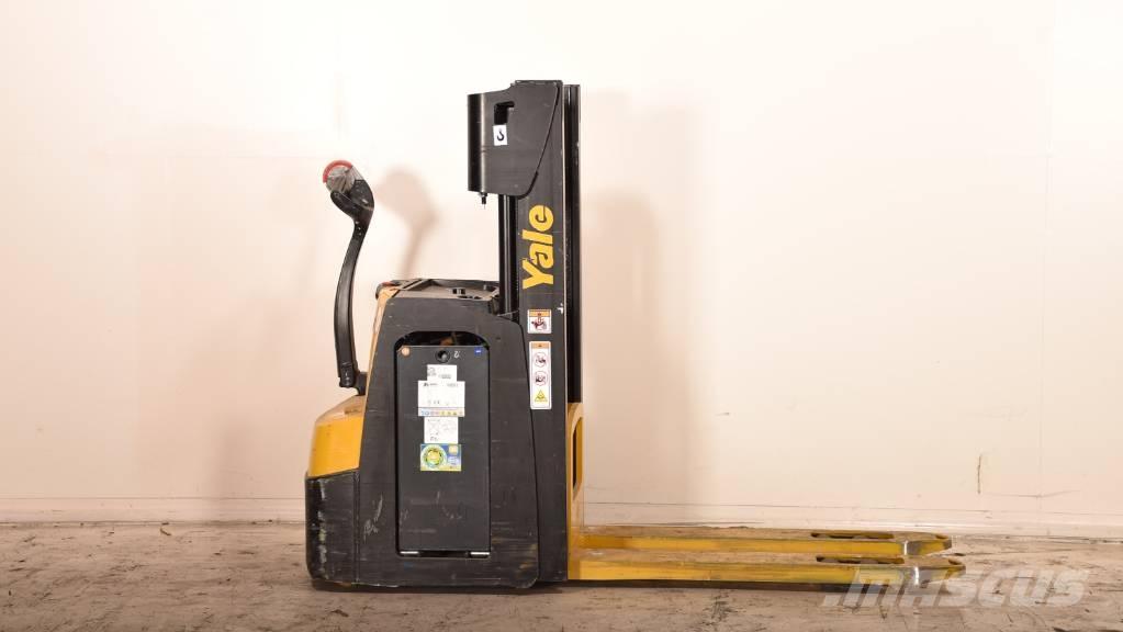 Yale MS 14 AC Empilhador para operador externo