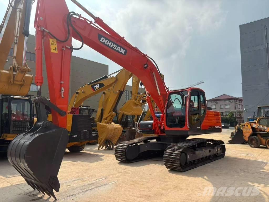 Doosan 225 LC Escavadeiras de esteiras