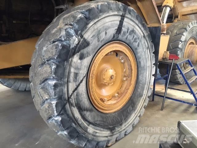 CAT 773 B Camiőes basculantes rígidos