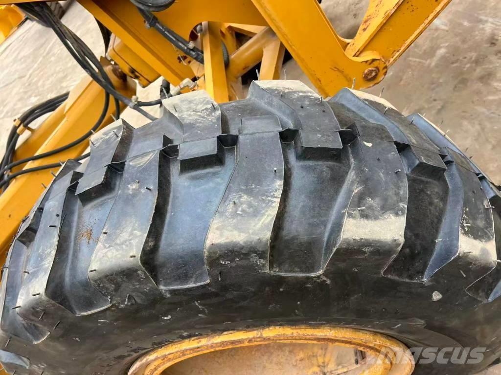 SEM 919 Motoniveladoras