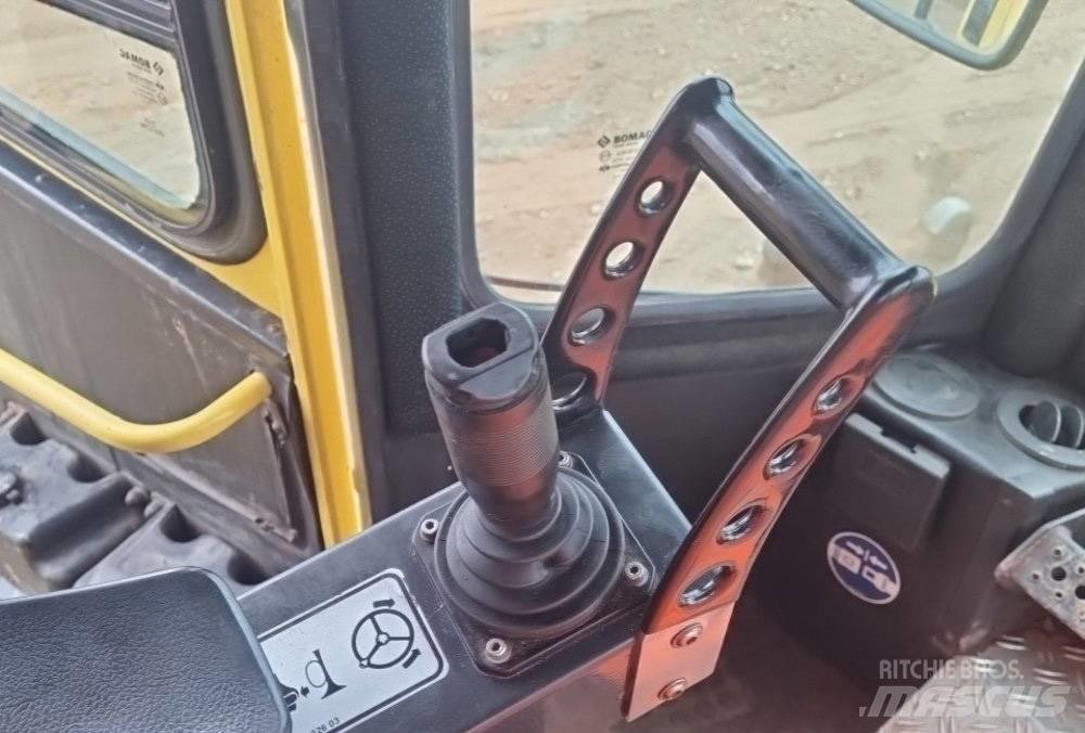 Bomag BC722RB2 Saltitões