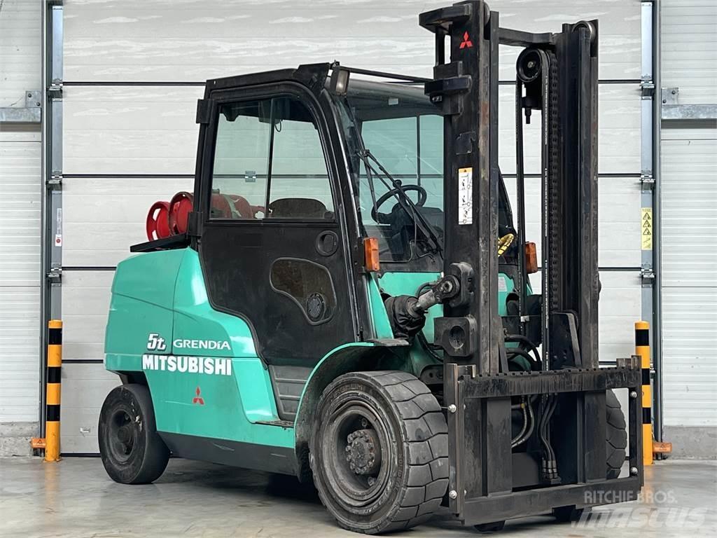 Mitsubishi FG 55 N Empilhadores a gás