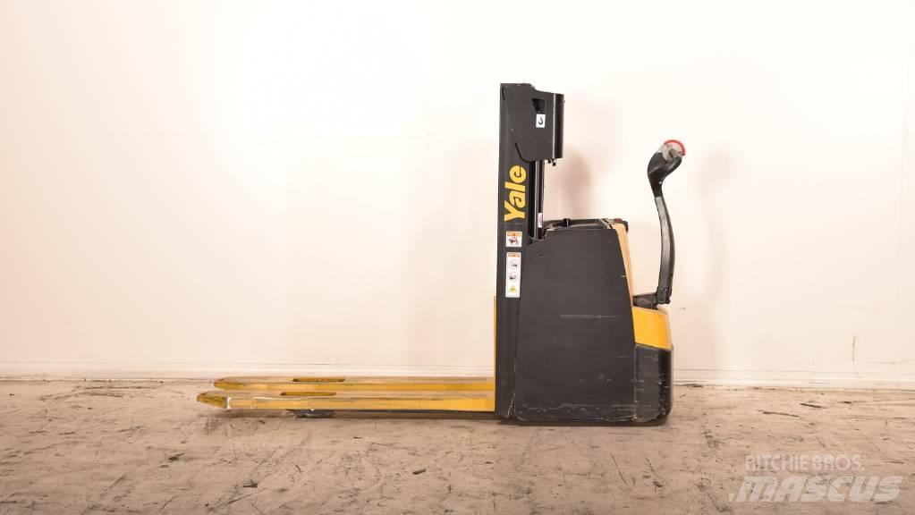 Yale MS 14 AC Empilhador para operador externo