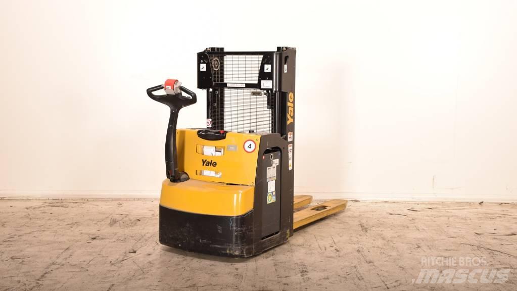 Yale MS 14 AC Empilhador para operador externo