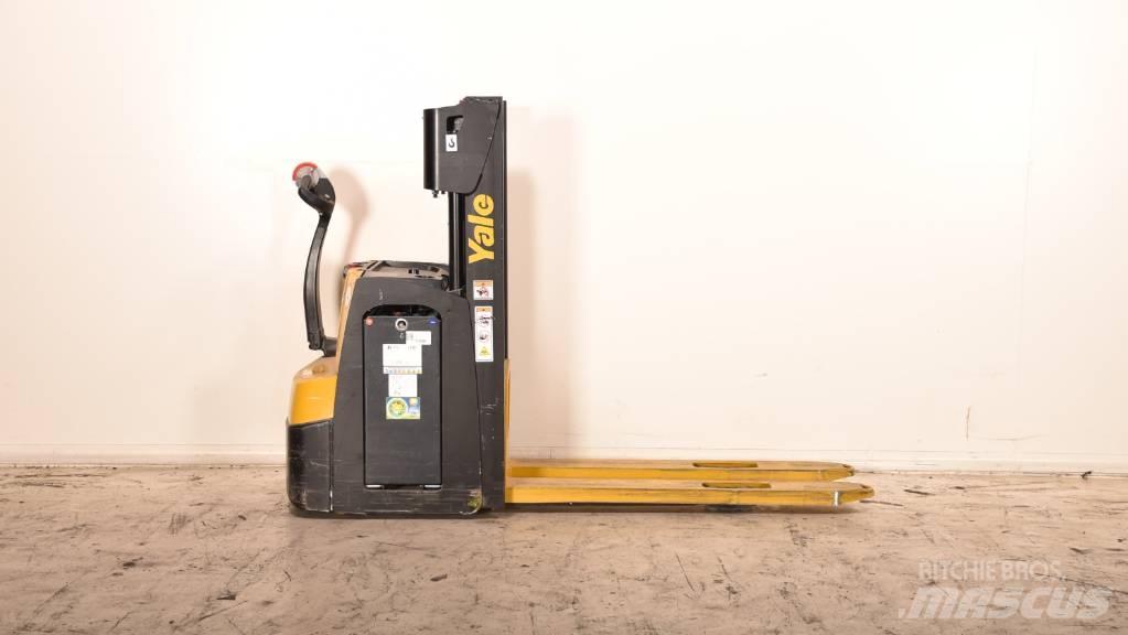 Yale MS 14 AC Empilhador para operador externo