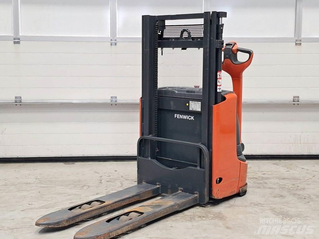 Linde L10 Empilhador para operador externo