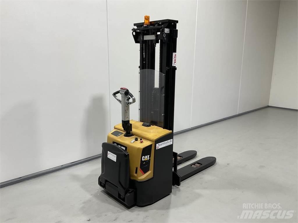 CAT NSP16N2R Self propelled stackers