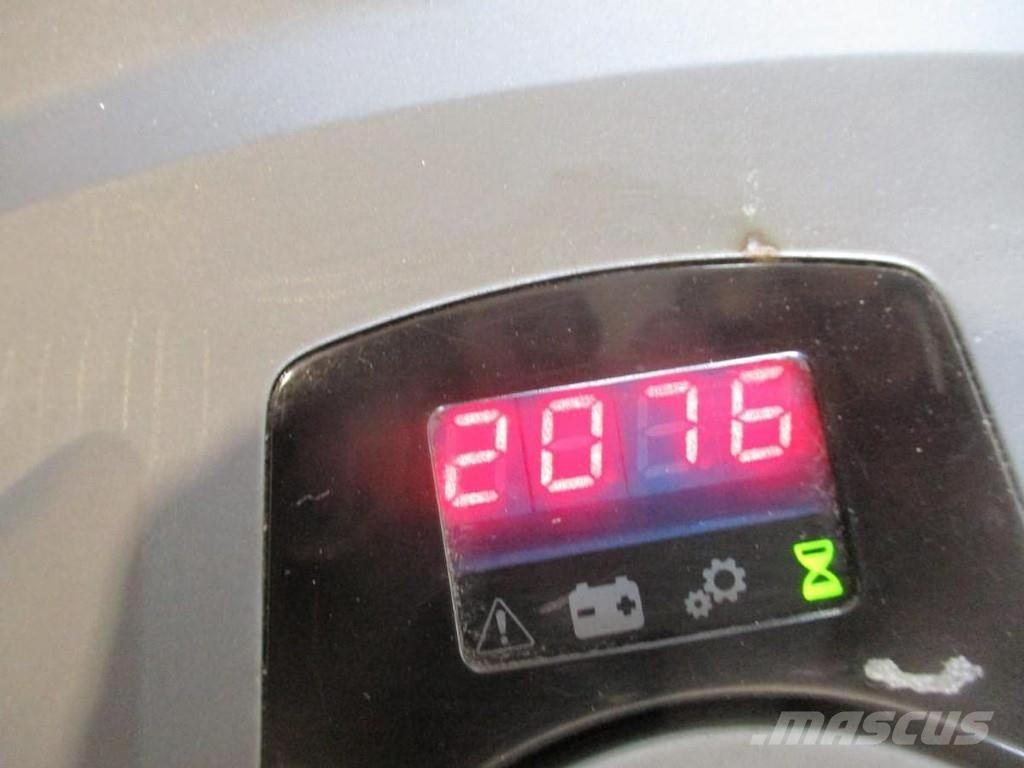 Toyota LPE200 Porta-paletes com plataforma