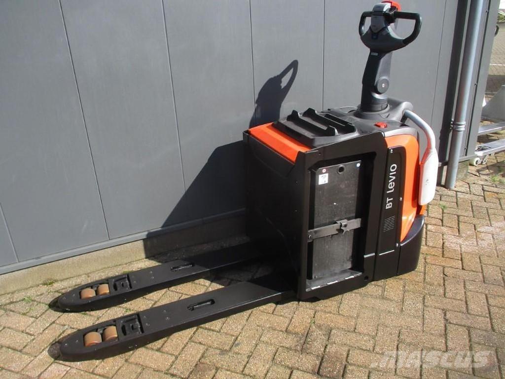 Toyota LPE200 Porta-paletes com plataforma