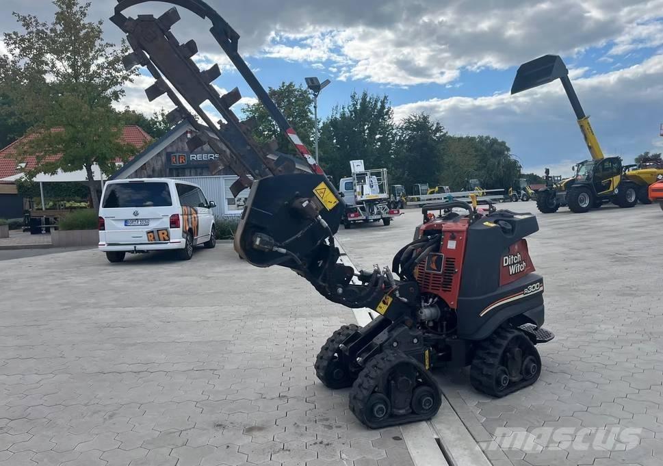 Ditch Witch R300 Dumpers de rastos