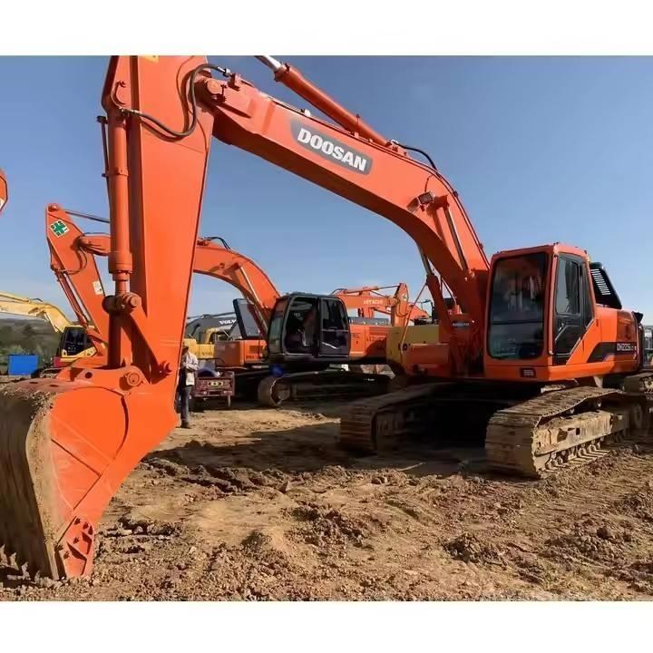 Doosan DH 225 Escavadeiras de esteiras