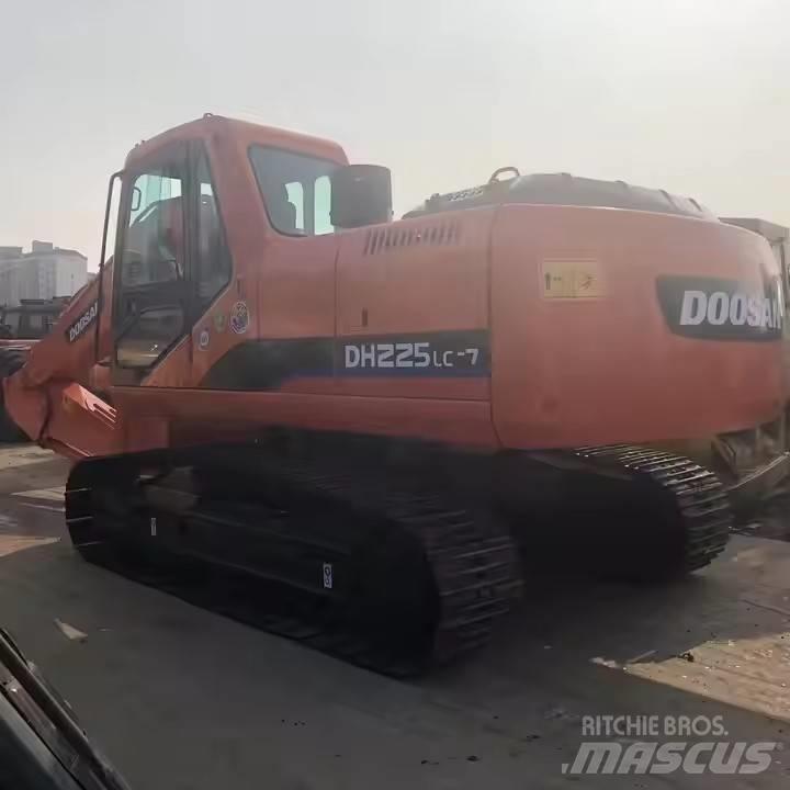 Doosan DH 225 Escavadeiras de esteiras