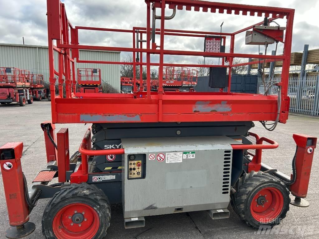 SkyJack SJ 6832 Elevadores de tesoura