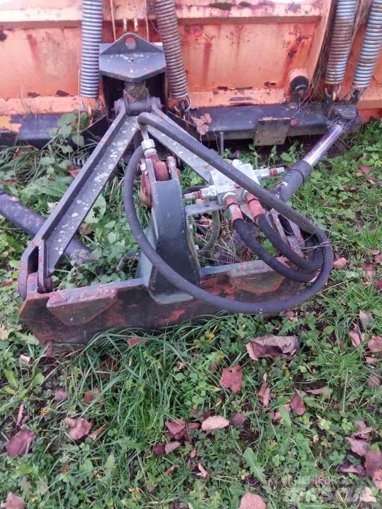  PLUG priključek Lâminas de neve e arados