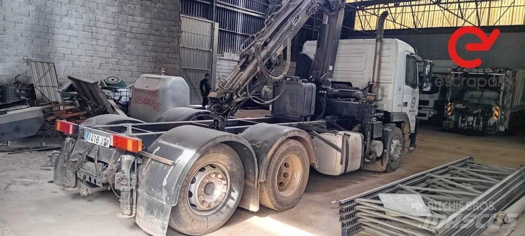 Volvo FM 9 260 Caminhões de caixa fechada