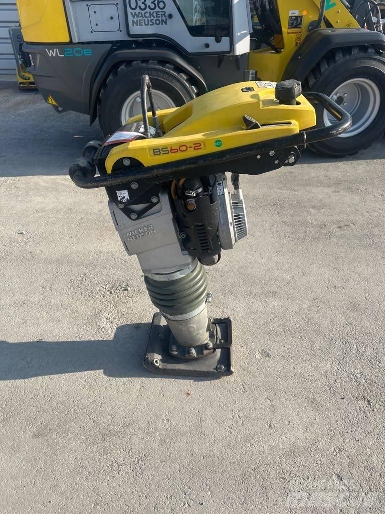 Wacker Neuson BS60-2 Saltitões