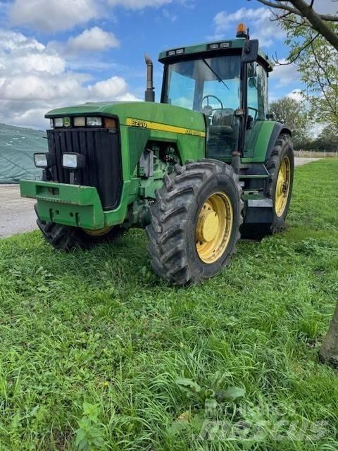 John Deere 8200 Tratores Agrícolas usados