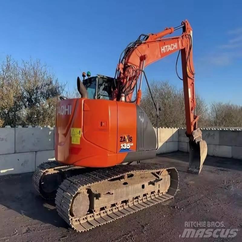 Hitachi ZX 135 Escavadeiras de esteiras