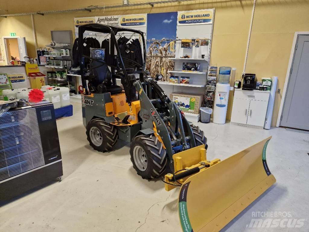 GiANT G1100 Carregadora multifunções