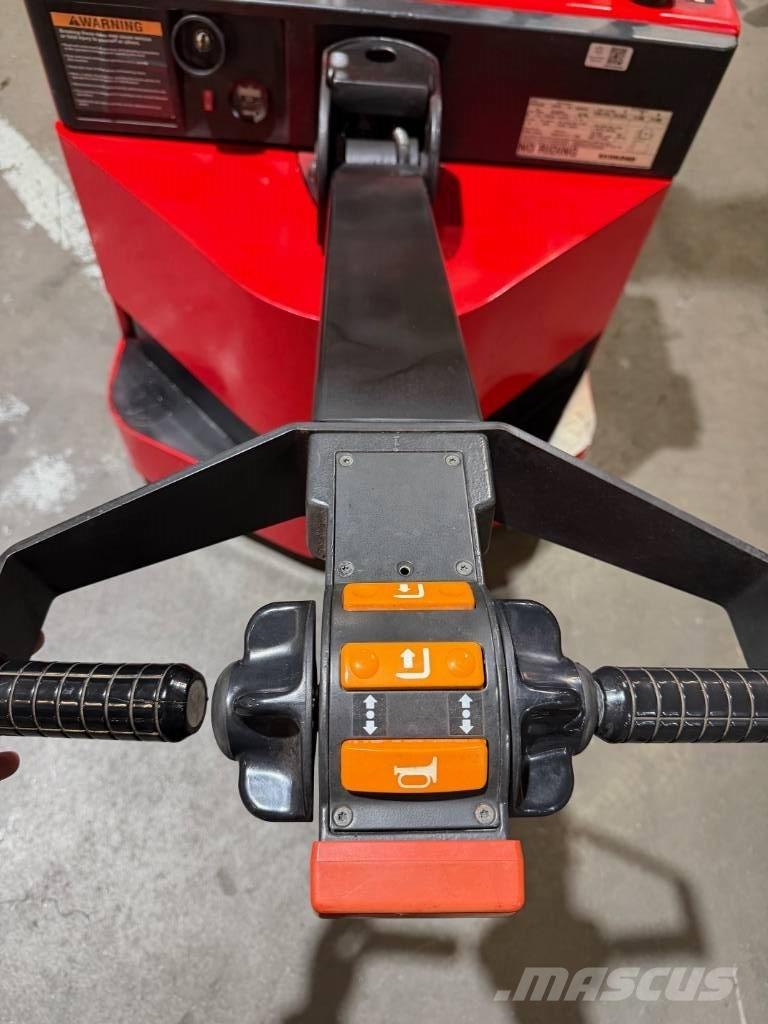 Raymond RSS40 Self propelled stackers