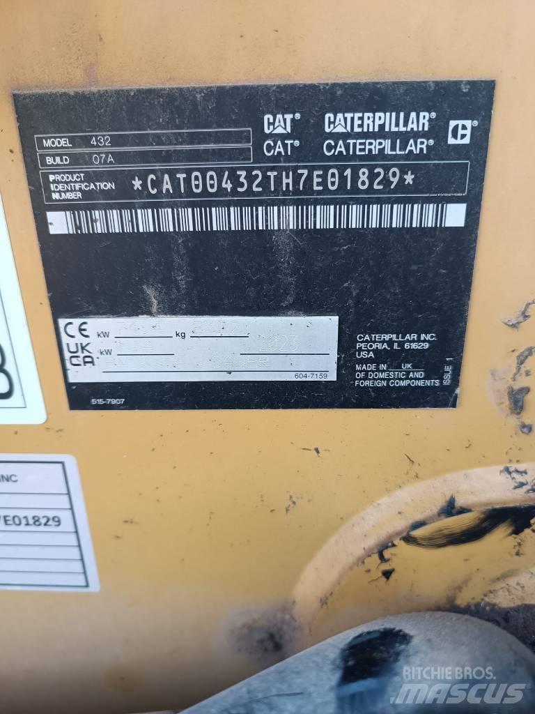 CAT 432 F Retroescavadeiras