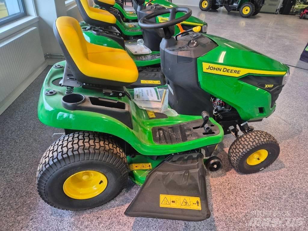 John Deere X 107 Corta-Relvas Riders