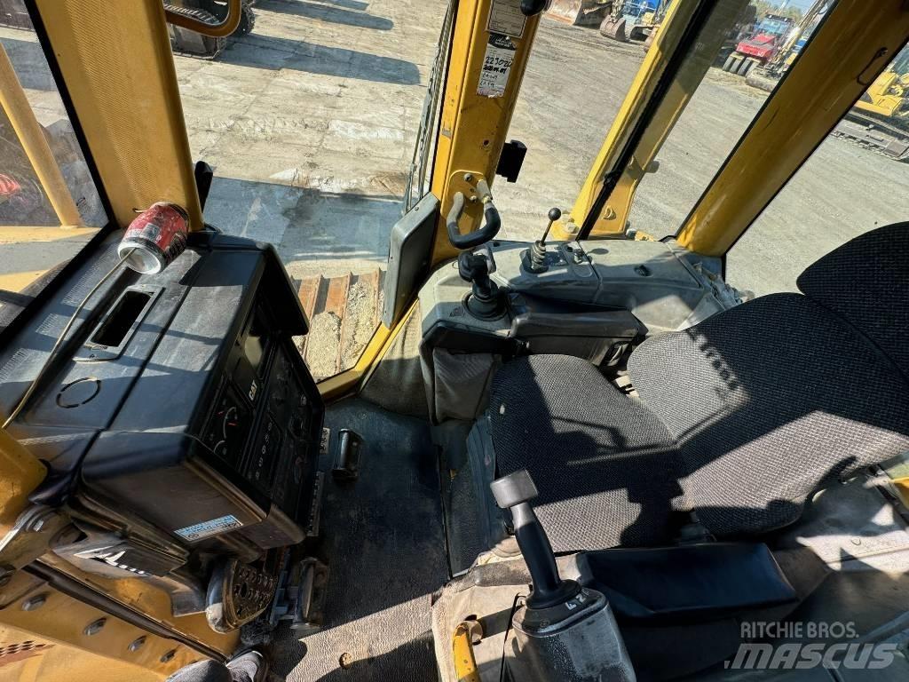 CAT D 6 N LGP Dozers - Tratores rastos